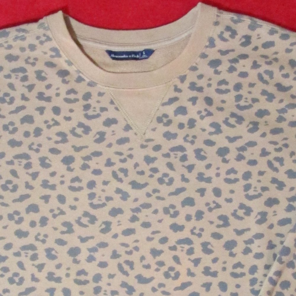 Abercrombie & Fitch Animal Print Crew Neck Sweatshirt - Picture 4 of 4